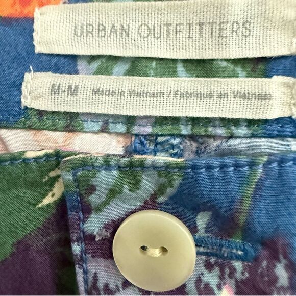 Urban Outfitter Multicolor Floral High-Waist Shorts Stylish Summer Fashion - Picture 3 of 5